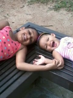 ´´Eu sou uma menina bem alegre,adoro minha familia e amigos.adoro minha vida e pretendo aproveitar tudo o que há de bom nela´´