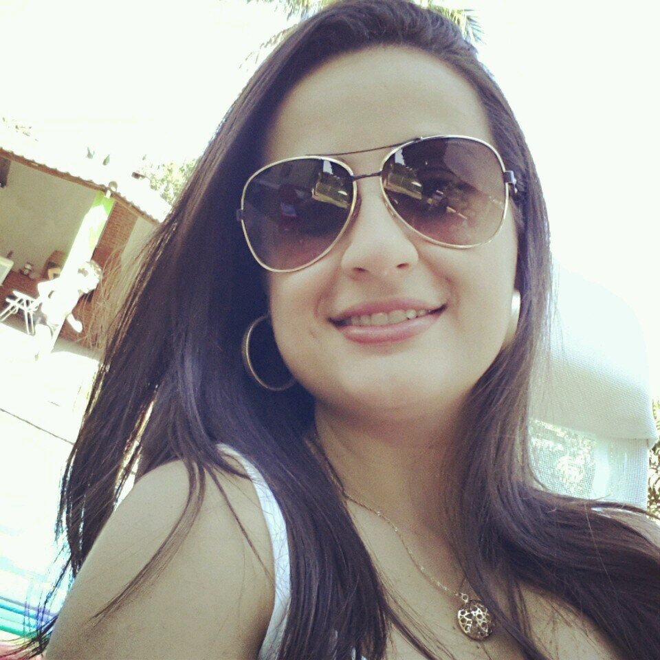 Veronica0208's profile picture. Jornalista, cristã, idealista e sonhadora...