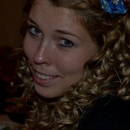 LauraVeze's profile picture. Laimīgam būt ir relatīvs jēdziens. Kurš to apjautis, reti jūtas gluži nelaimīgs. /Ē.M.R./