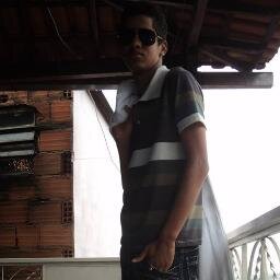 gosto de futebol ,sou bonito e elegante,moro em BH mg ,