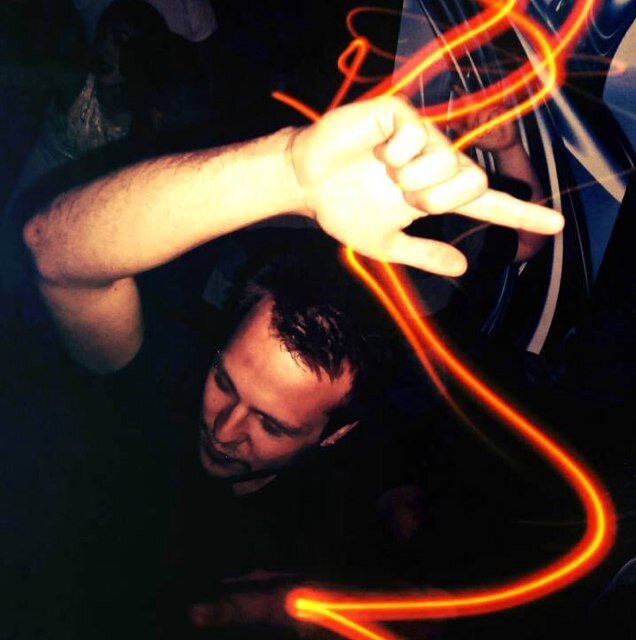 Emotionally stunted, caffeine dependant, embarrassingly clumsy. Avid DnB head.