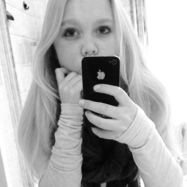 i love you lady,xxx Emma ik hou van je lieverdd! Al bijna 10 jaar beste vriendinnen altijd gezellig met jouu 3 xx roxanne