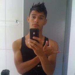 Meu nome Jhones da Silva Crescencio, Carioca, Flamenguista, Músico e Cantor. 

Sigam-me os bons
