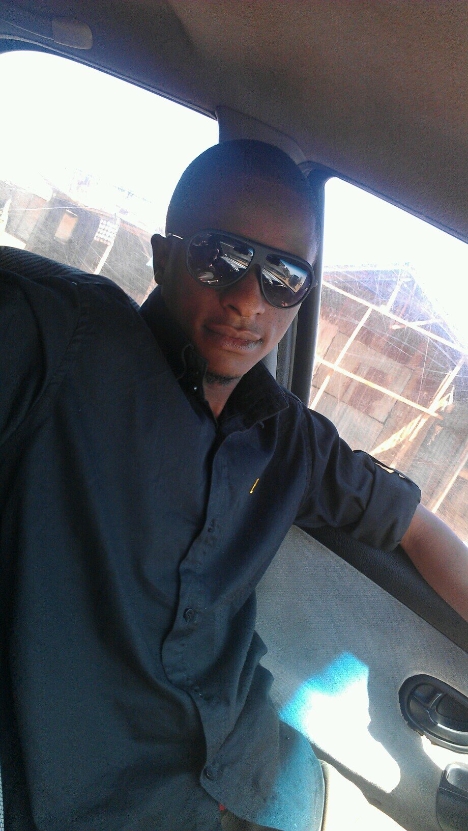 Am very simple n i love making good frds.