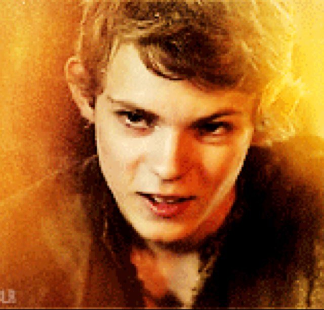 Im a fan of the amazing actor Robbie Kay. Robbie tweeted me 3x ❤️ Jared tweeted me 3x❤️ Jen tweeted 1x
