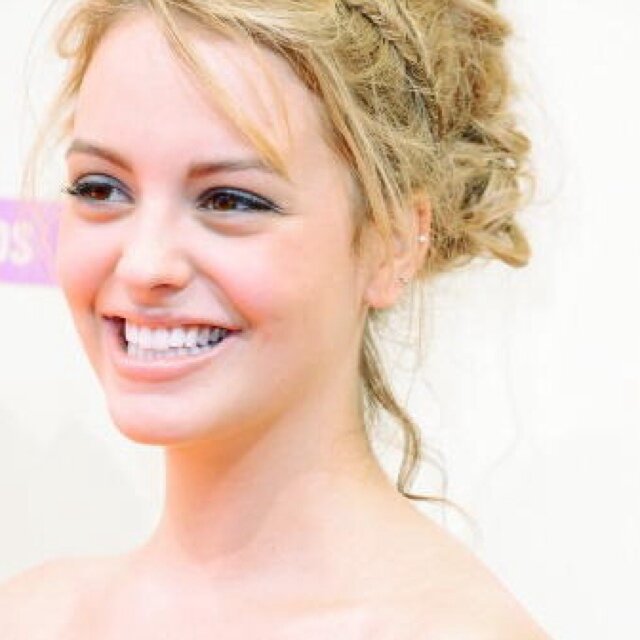 One of those nice yet weird cheerleaders ❁ Kate's my boo ❁ Lilac is amazeballs ❁ Ohp, and I officially own Cody ~10/31/13~| [PCA RP|Taken]