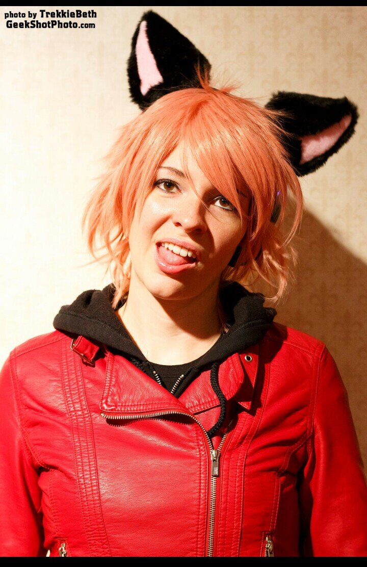 Hi! I'm Paige, I play Walter Girl Paige in Steam Powered Giraffe. I'm also a pony. Oh, and I'm happily taken by @BunnyBennett_