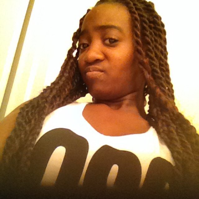 Im a dancer im a friendly friend n l love pizza im 18 i love kids love tu party