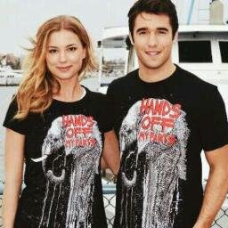 Assim como há dois lados para cada história, há dois lados para cada pessoa. Um lado que revelou para o mundo e um outro que mantem escondido .  @EmilyVancamp