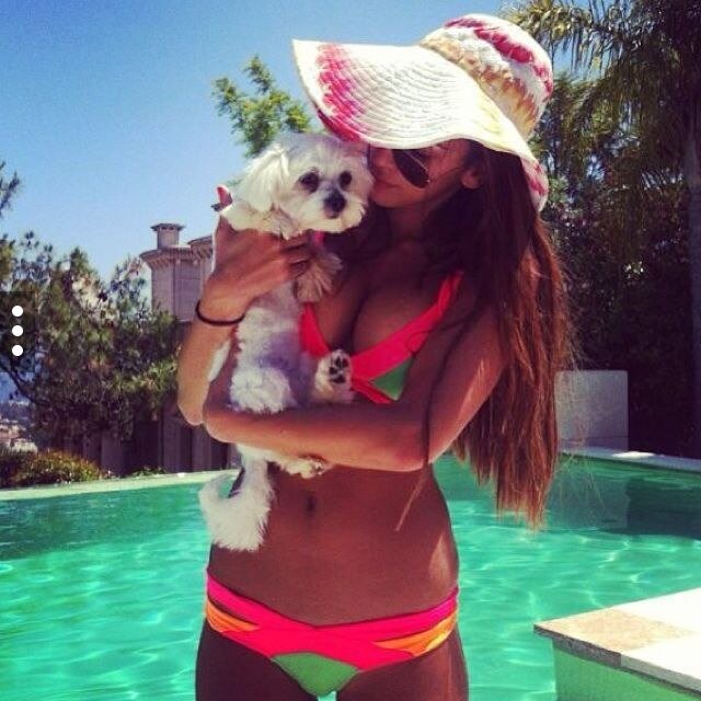 ARIANA GRANDE PLEASE FOLLOW ME AND MAKE MY LIFE❤️❤️❤️❤️❤️❤️