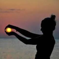 Viva a sua vida e ignore a negatividade. Não deixe ninguém roubar a sua felicidade.