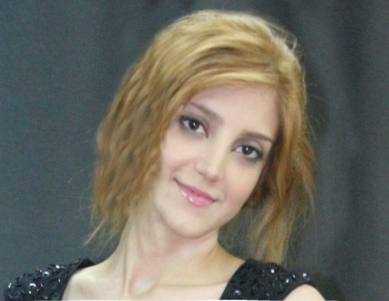 computer programmer, web designer, tv-series addicted, delighted n hopeful gal