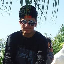 ah só um garoto procurando, ser feliz de um jeito legal, curtindo a vida como se fosse meu ultimo dia!!
 ;)