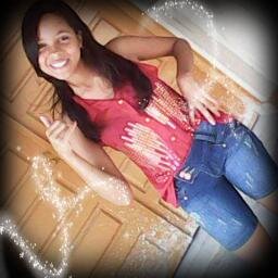 - prazer uma menina feliiz por ter deus na minha vida , sensiivel , chatinha , sou ciumentex ,  amo criianças & sou engraçada etals :} '