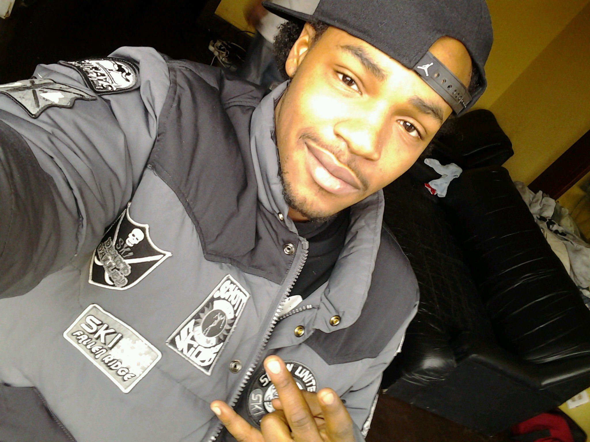 bookin an features email me #lowandshit #BBG follow my bro @dotydoe @Trizzybrogod @BravoBBG @Weezy_Bands