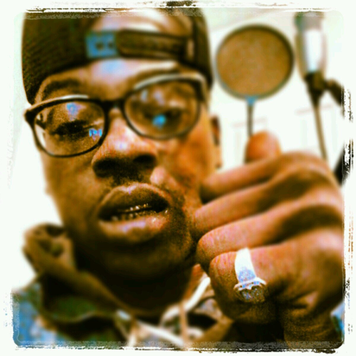 Download da mixtape http://t.co/OynPdE5pyO… sequel comin soon #plugclub #landlordcelebrity #irapitrap