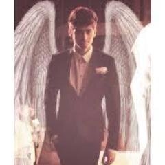 Ángel caído, pero caído de amor por @NoraGreyy_ Te amo, ángel 
Las personas cambian, el pasado no
Se mi ángel, Nora, se mi todo