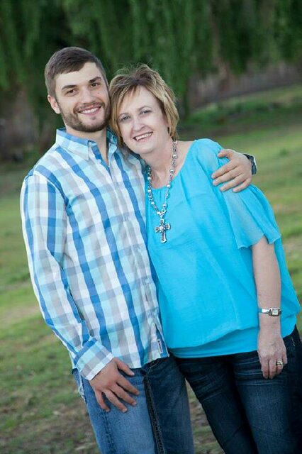 Wife, mother, love the Lord Jesus Christ with all my heart!