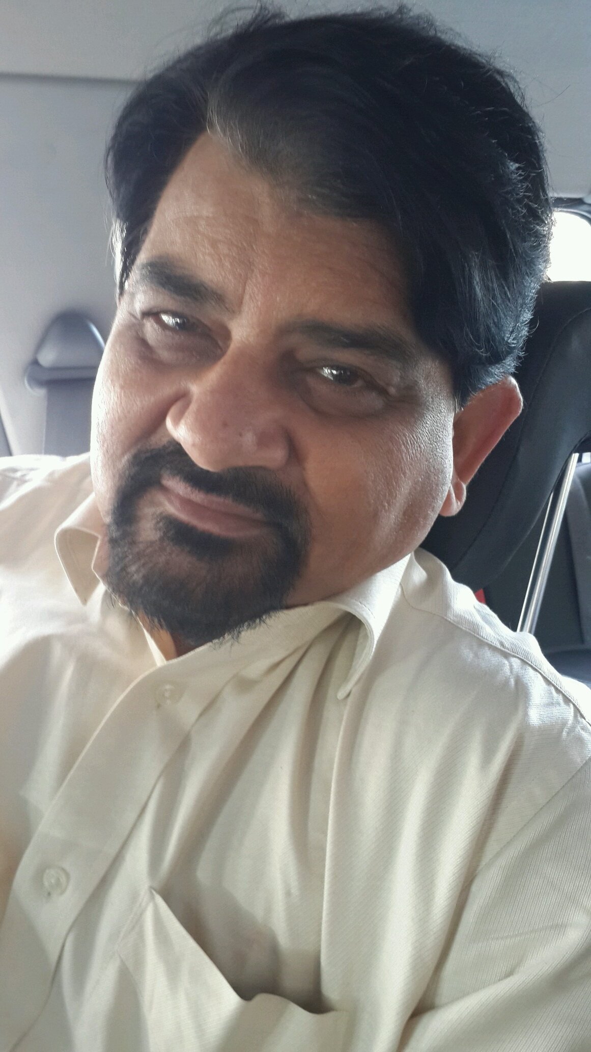 editor chauthi duniya...hindi english urdu