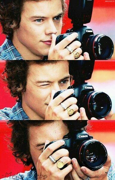 I'm a Directioner girl_ my favorit boy harry styles _  i have 15 years 3