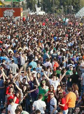 Queremos mas fiesta en Segovia!! Basta de viernes aburridos, a gozarloo!!