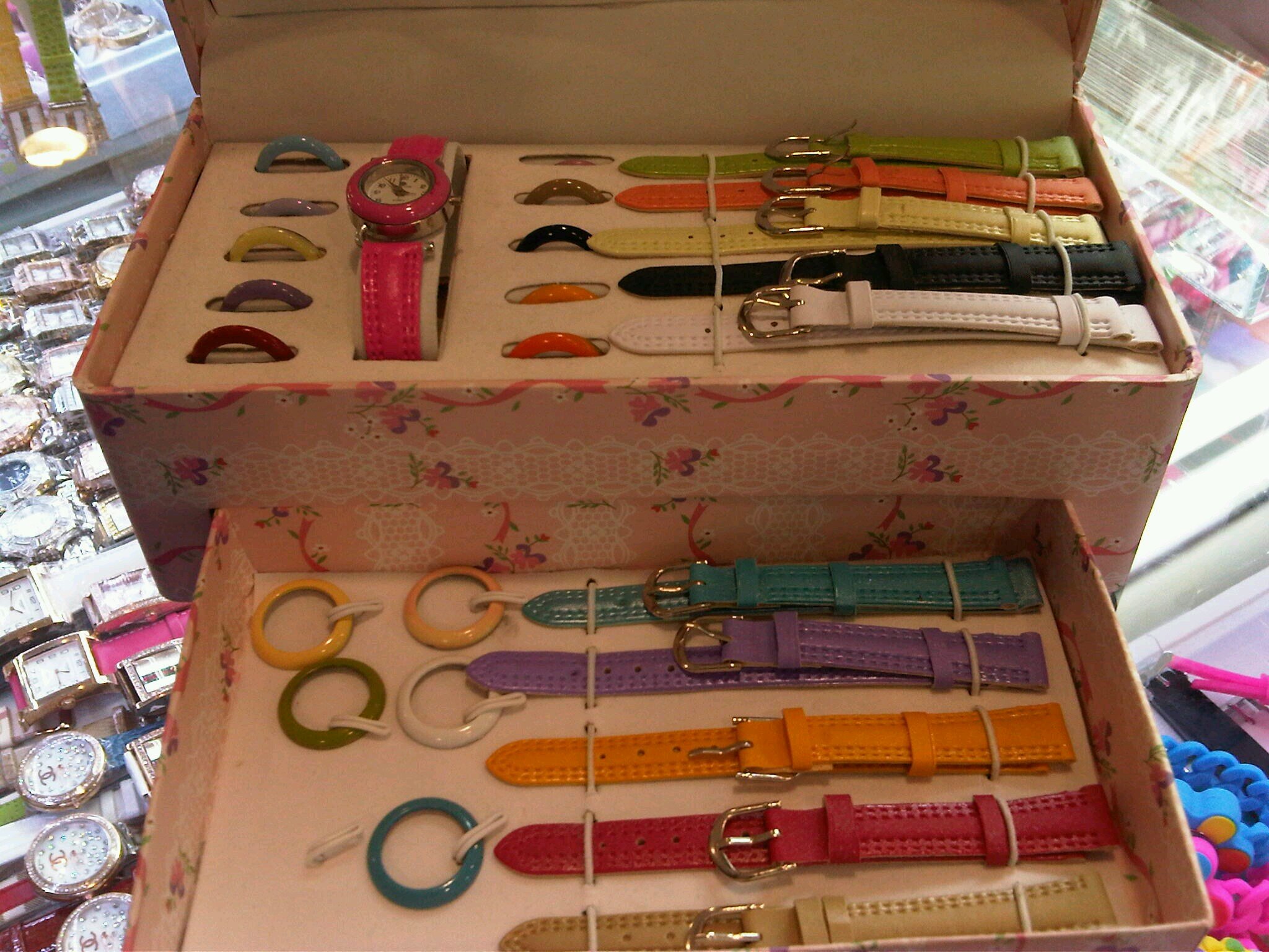 jual binder ,dompet , jam tangan,produk kecantikan,baju,kue nasi box :) yukkk order | CP : WA/line 089652495496/ Laraasr , PIN:234222ED Reza
