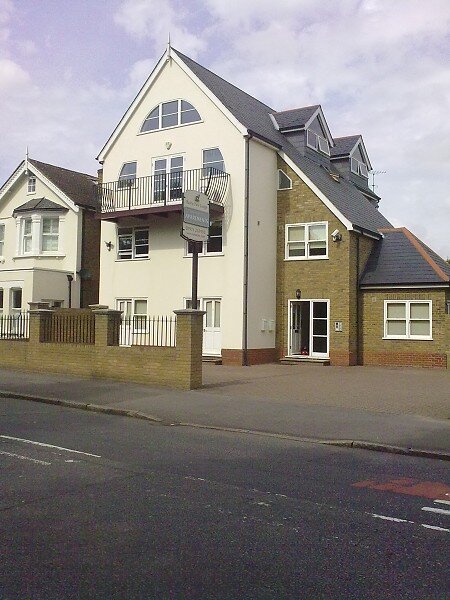Serviced Self Catering Apartments and Studios overlooking Bushy Park, Teddington- located at the Sandy Lane gate.