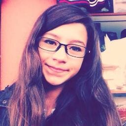 Mutlu değilim. Mutsuzda değilim. Hissizim. Bomboşum. Yok gibiyim. Sevin beni, bana iyi bakın. Dertlerimle ilgilenin