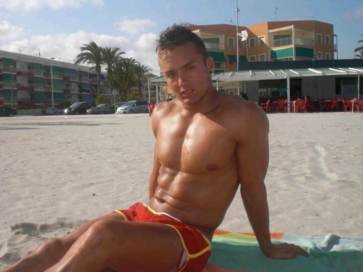 volk_r22's profile picture. 22 años  Lavida solo hay una aprovechamos la ??