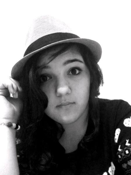 I love @Harry_Styles  xx 

I'm 16 and I'm  from Turkey. Follow me x 3