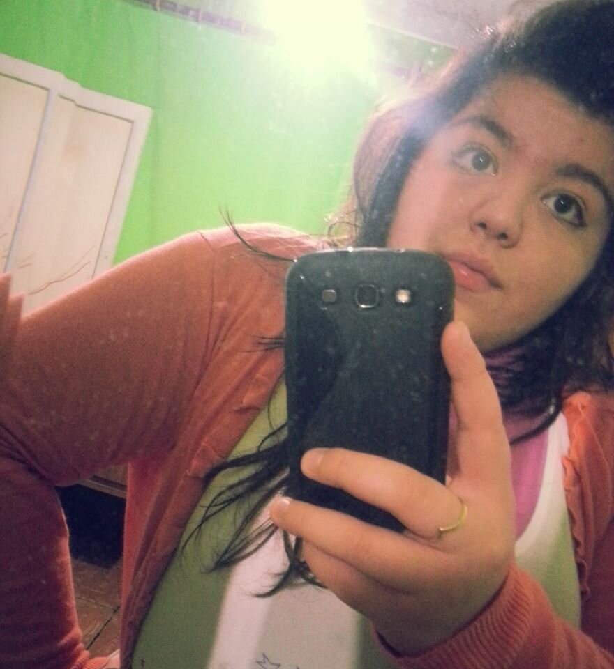 Hoola Soy Veronica, tengo 15 años..  me gusta conocer gente nueva!  :3 y quiero ser peluquera...