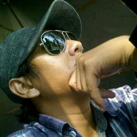 imsuxxinlivestilllingrewithmyownnightmareandimmuscleworkhollic!