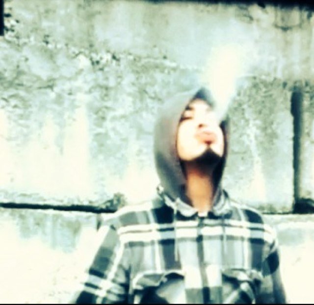 back on ma shyt music page -- http://t.co/NY6swvfL14