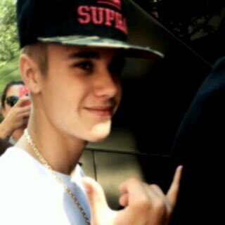 16. Laura. My idol is my hero. 14th of March. Avalanna. Miley is my queen. Seis, mi sonrisa. His smile is my drug. {Justin. Miley.}