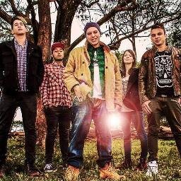 Twitter criado para ajudar na divulgação da banda Replace em rádios, tv's, no mundo. Since: 05 de novembro de 2012.