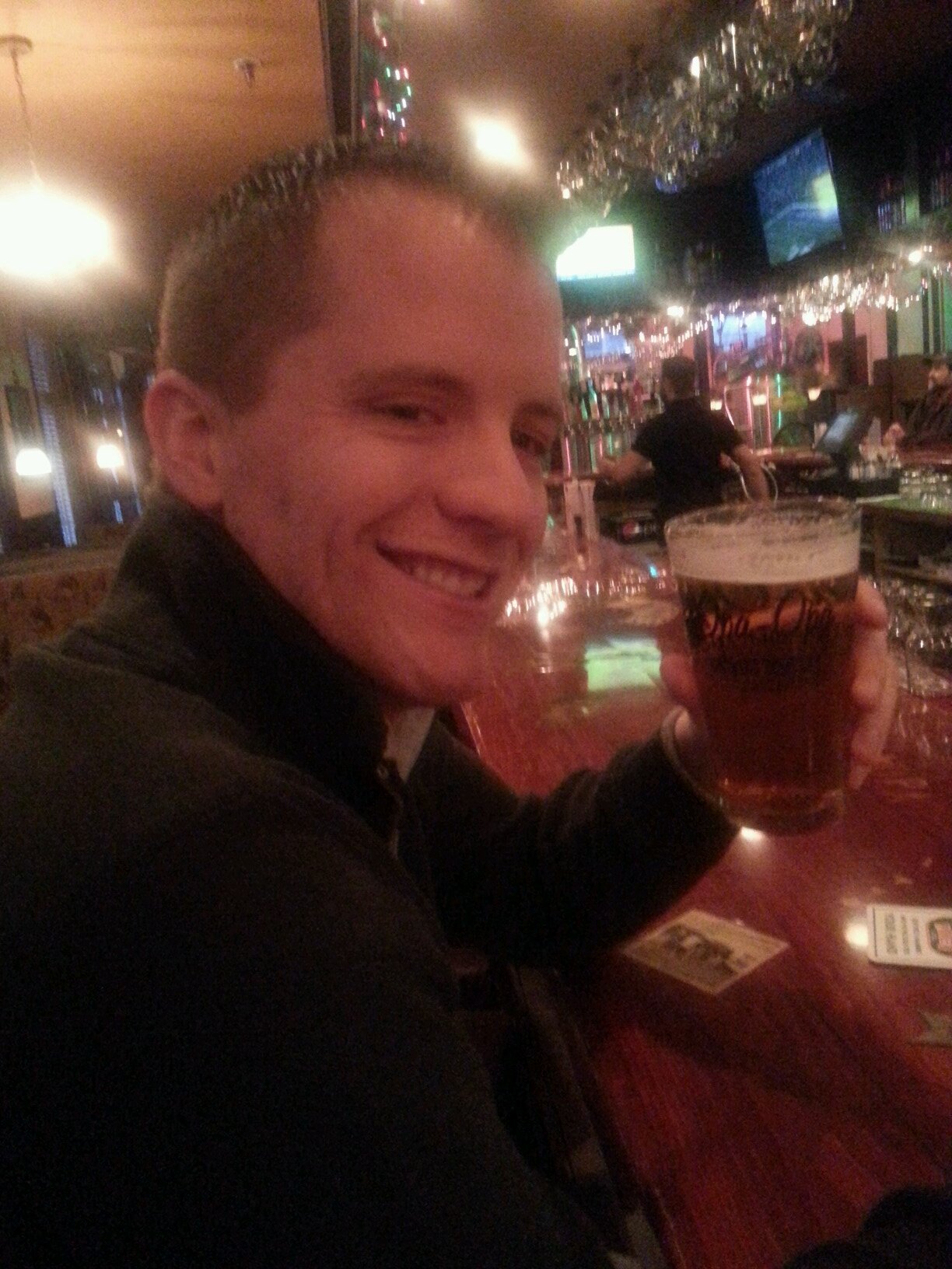 Simple guy who doesn't understand Twitter but likes beer and hockey.