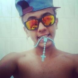 felicidade , humildade , respeito , amigos, familia  , amor e nd mais me emporta  !!! s2