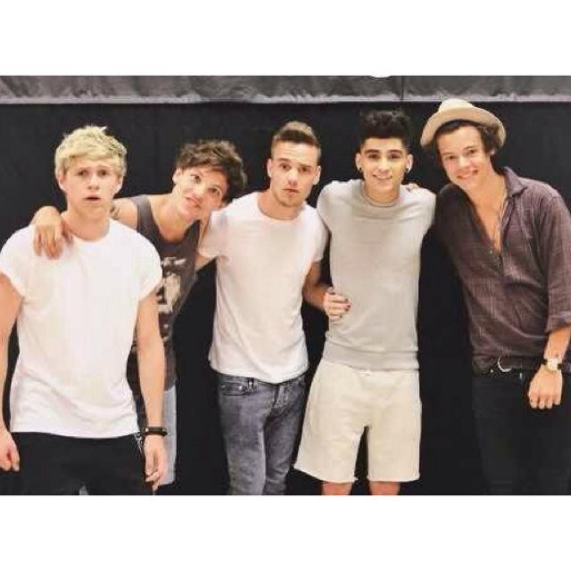 One Direction. AU. RPG. Must be literate to join. DM for a role!