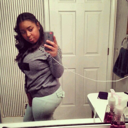 Im cashe' new to twitter just a cool,funny,blunt chick known to ig as : @iam_bailey follow me