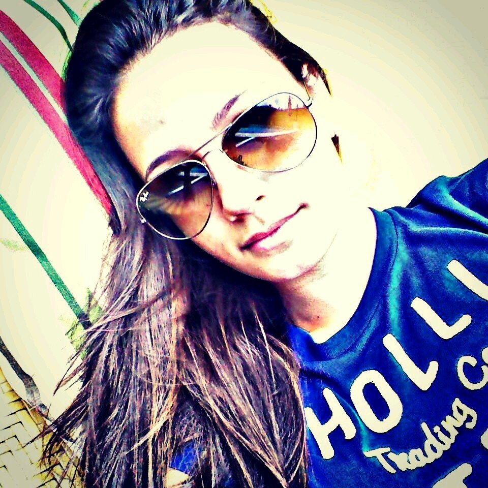 Instagram: @_marimathias