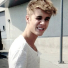 ciastenislove's profile picture. Non si può sempre perdere,per cui giochiamoci,certe luci non puoi spegnerle-ligabue✨ (23.03.13.justin 20.09.14.liga)