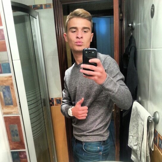 desde la cunita del mar va cantando el vientoooo sopla qe te sopla se va como un libro abierto..... :$ no juegas? no ganas; D