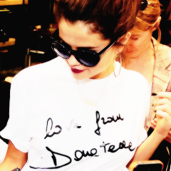 · Swiftie · Selenator · Directioner · 5SOS {12/09/13 SDT Sel touched me} {10/07/14 WWAT}