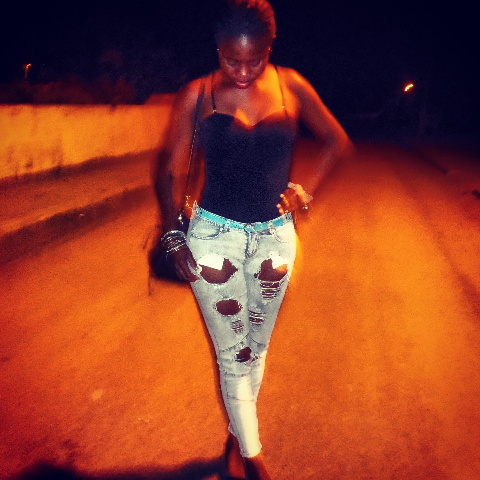 Chata,mas nao me considero ma';exigente nas mhas relacoes e nas mhas amizades.alegre,aberta e divertida!for more just follow me.