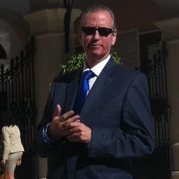 Emocionado a diario con mi trabajo como consultor y con mi dedicación a los clientes. Creativo de soluciones que tiene en cuenta el valor de las personas.