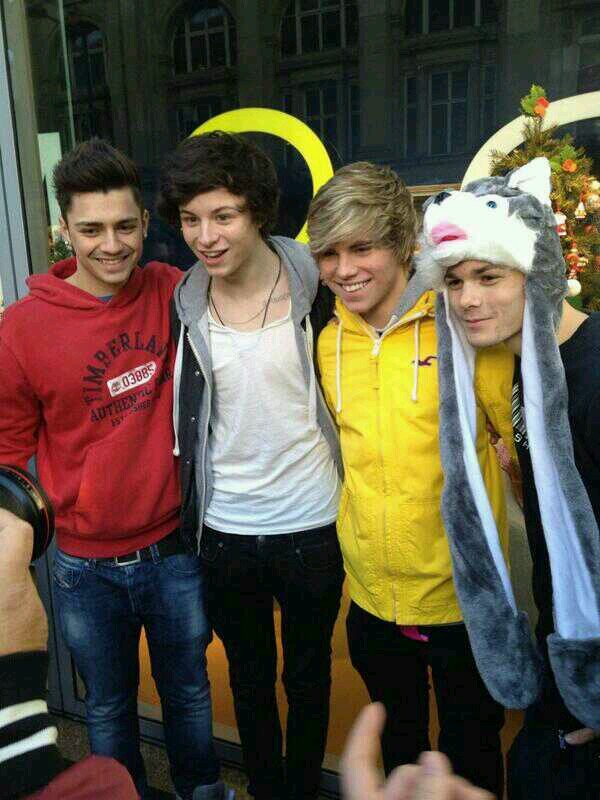 @OverloadMusic Imagines xxxxx Follow My Other Accounts.... @Sophie_Evans29 and @GlobeAChicks