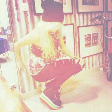 Hola soy Nina :)|Scotland|Rubia |Guitarrista |Cantante | #SFF