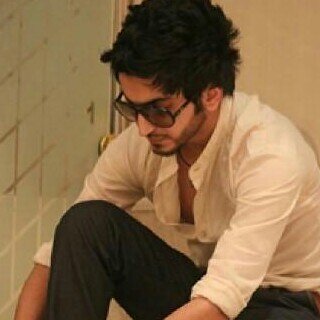 مَ ابيء أكثر من لقىَ ععينيَ بَ ،ععَينہ..' ♡