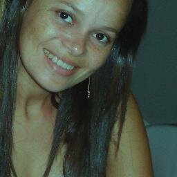 Amo a Educação Física. Sou apaixonada pela Ginástica Geral e pela Dança. Professora.