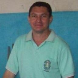 Profesor 
Egresado de la UBV